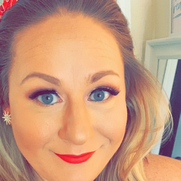 Meet your Posher, Karen - Picture 1 of 1